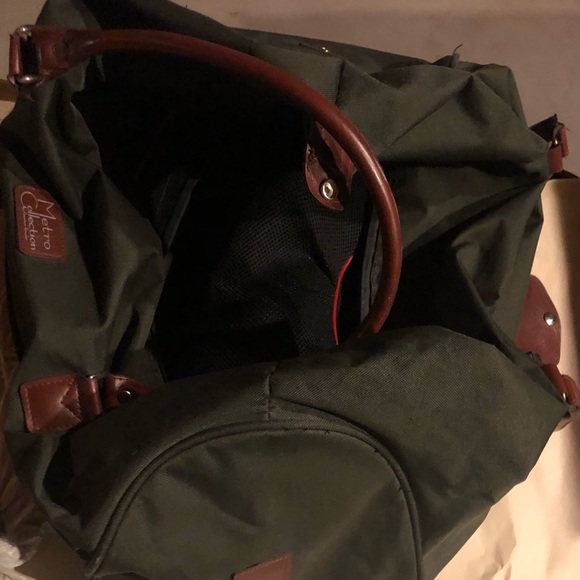 Bloomingdale’s METRO COLLECTION! Carry on Luggage Travel Bag w Leather Handles! - Picture 6 of 7